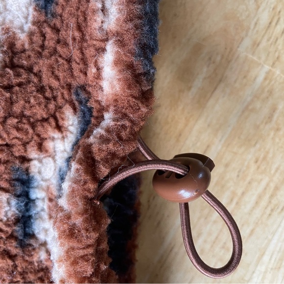 Aztec Patterned Fleece Pullover - Picture 3 of 4